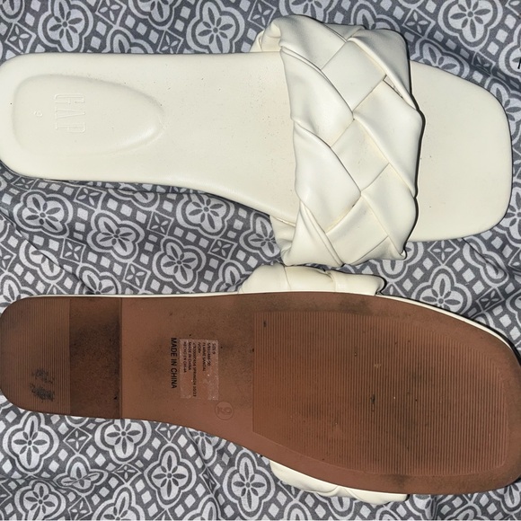 Cream color gap sandals size 9 women’s - Picture 1 of 2